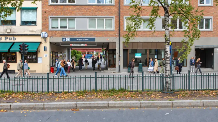 Bogstadveien 53 - Hjørnelokale med svært attraktiv beliggenhet ved inngangen til Majorstuen T-banestasjon.