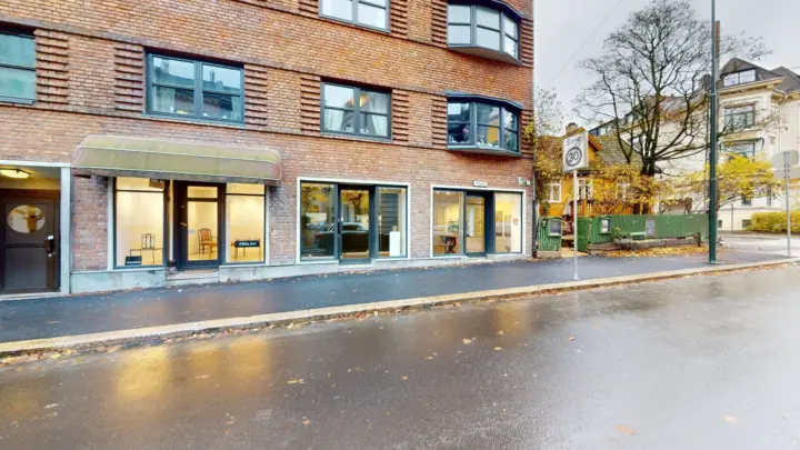 Briskeby/Frogner: Attraktive lokaler på gateplan på henholdsvis 28 og 85 kvm. Leies ut samlet eller separat.