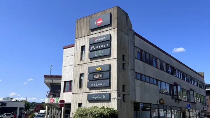 EIDSVOLL: Ledig butikk-/servering- og kontorlokaler. God beliggenhet v/Torget