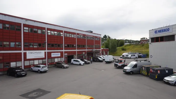 Furuset - Lager/kombinasjonslokale med enkel adkomst og mulighet for port.