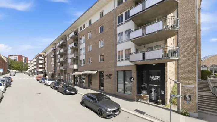 SAGENE | Leieinntekt: kr 2.060.000,-| Salg av selskap | BTA ca. 693 kvm | 5 seksjoner | Fult utleid