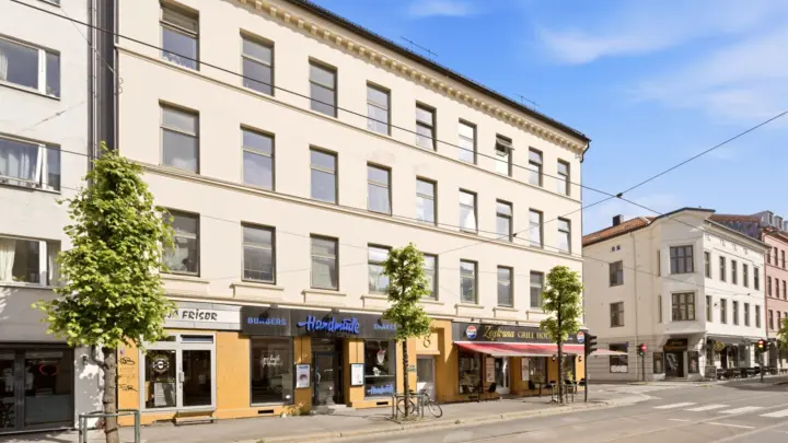 SCHOUS PLASS | Lite serveringssted/Take away med super-sentral beliggenhet.