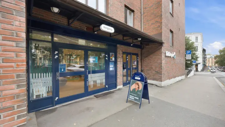 St. Hanshaugen/Bislett: Attraktiv næringsseksjon på gateplan utleid til Dr. Dropin Fysikalske