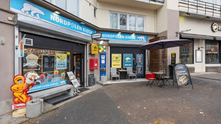 Storo/Nordpolen/Sandaker - Veletablert Storkiosk / Butikklokale / Kontorer.  BTA ca. 100 kvm. Opprinnelig 2 lokaler.