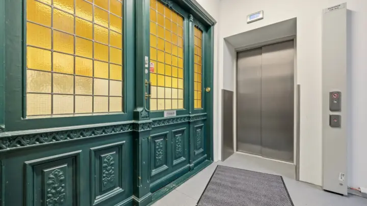 VIKA v/Nationaltheateret: Hyggelig kontorlokaler til leie, ledig areal på 132 og 350 kvm BTA. Meget god beliggenget.