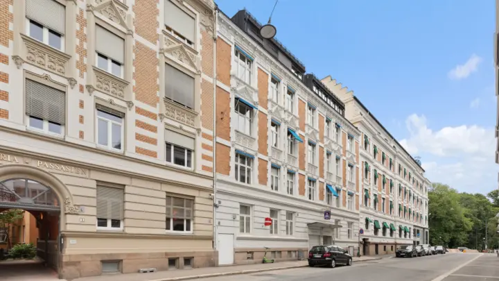 VIKA v/Nationaltheateret: Hyggelig kontorlokaler til leie, ledig areal på 132 og 350 kvm BTA. Meget god beliggenget.