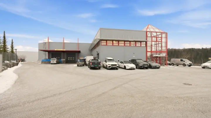 Vinterbro: Ledig kontorlokaler på 71,5 og 275 kvm, samt lager på 66 kvm. God beliggenhet med nærhet til E18 og E6.