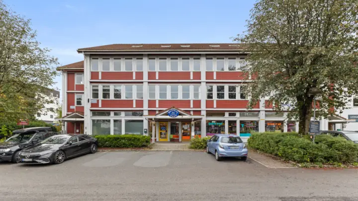 VØYENENGA: Kontor og butikklokaler til leie. Ledig areal fra 93-412 kvm BTA. GUNSTIGE LEIEBETINGELSER.